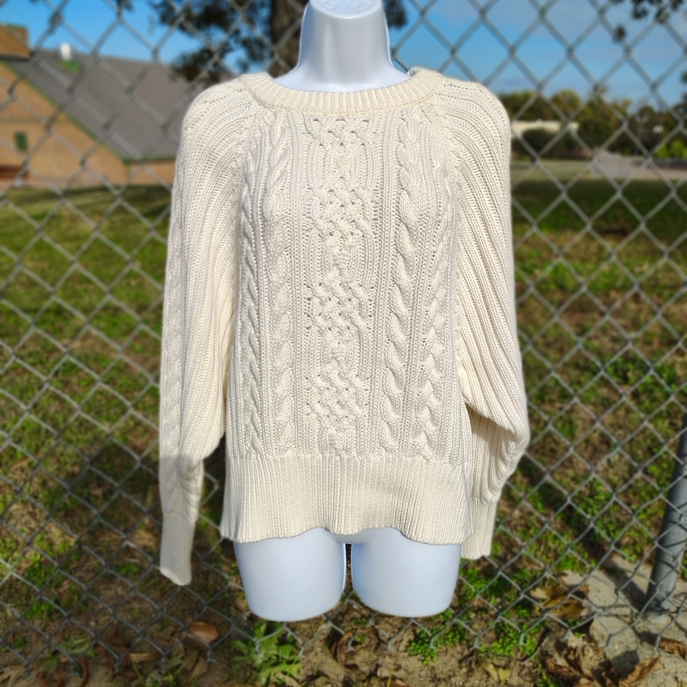 Like New Ralph Lauren Black Label Cream Cable Knit Sweater